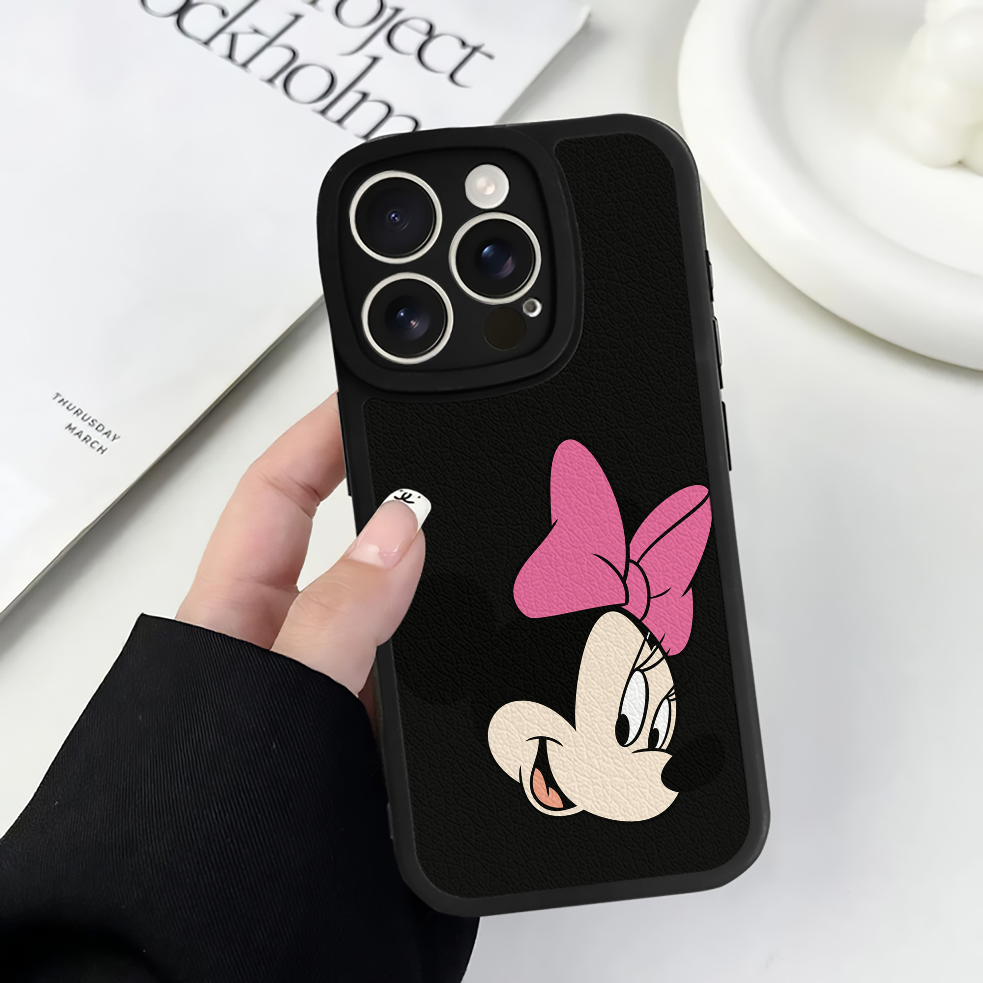 （画像用） ミッキーマウス Mickey Mouse 【iPhone 16シリーズ対応】シリコンスマホケース（レザー調） 材質：シリコン